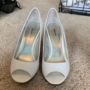 🌺 White Peep Toe Pump Heels